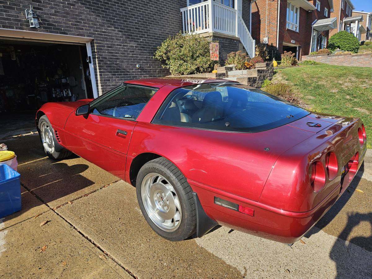Chevrolet-Corvette-1995-red-2