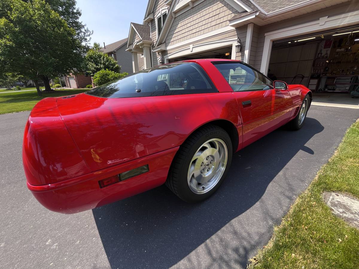 Chevrolet-Corvette-1995-red-2