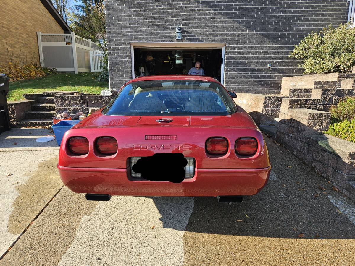 Chevrolet-Corvette-1995-red-3