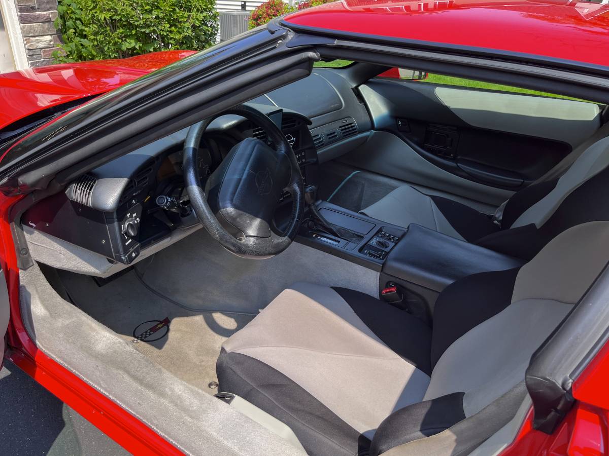 Chevrolet-Corvette-1995-red-4