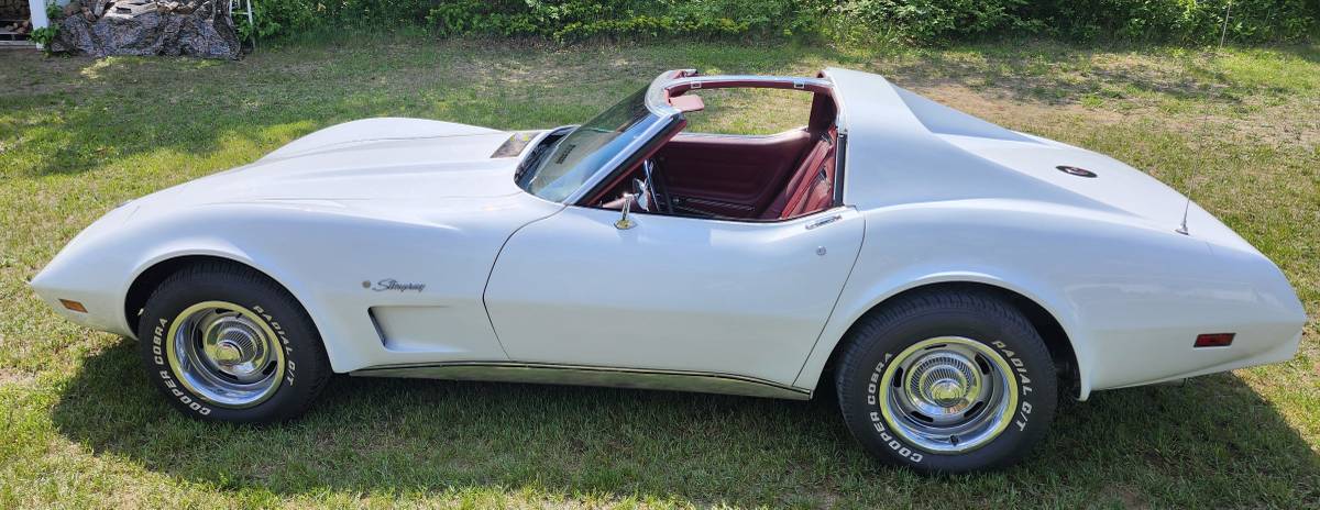 Chevrolet-Corvette-2dr-convertib-1975-white-1