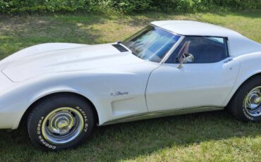 Chevrolet-Corvette-2dr-convertib-1975-white-2