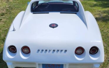 Chevrolet-Corvette-2dr-convertib-1975-white-3