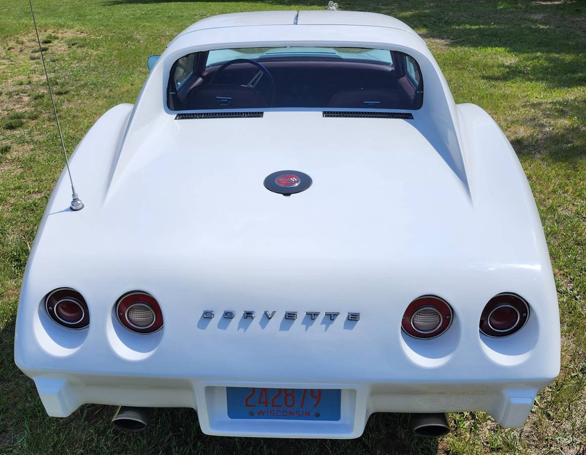 Chevrolet-Corvette-2dr-convertib-1975-white-3