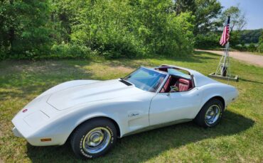Chevrolet-Corvette-2dr-convertib-1975-white