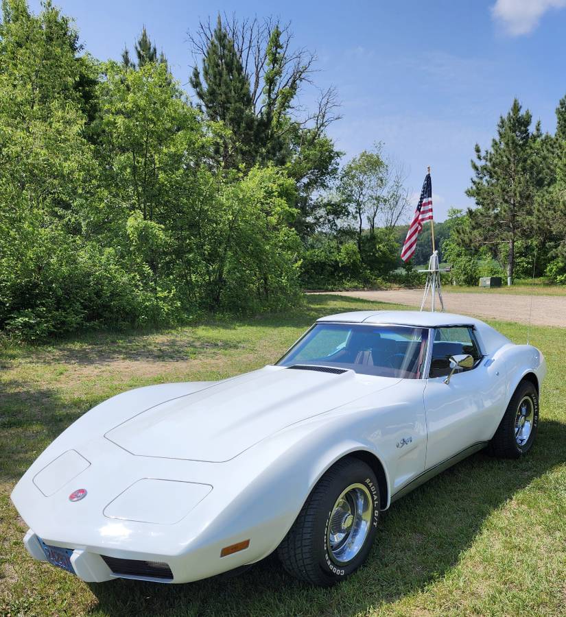 Chevrolet-Corvette-2dr-convertib-1975-white-4