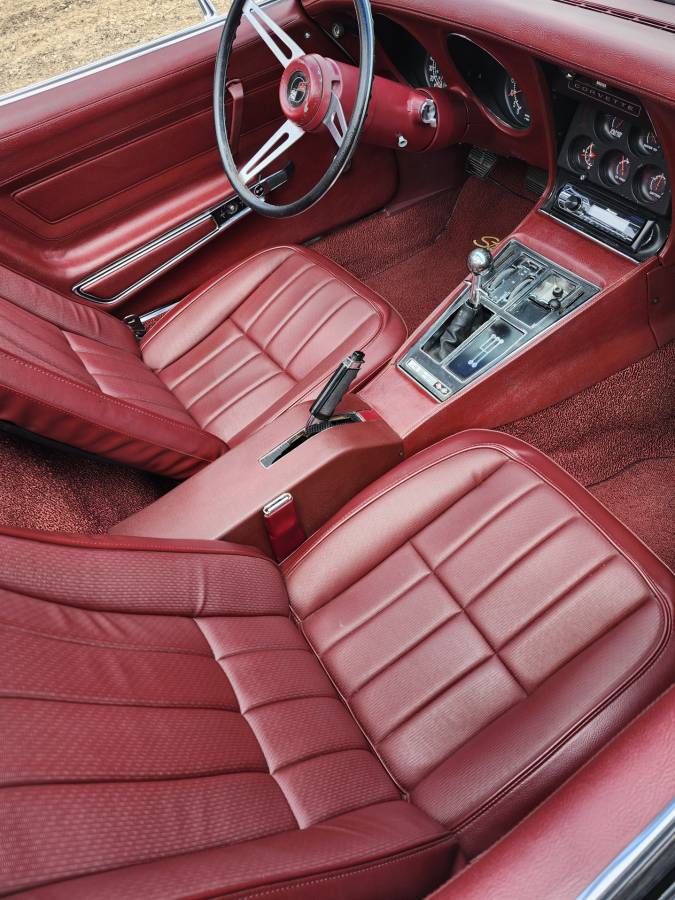 Chevrolet-Corvette-2dr-convertib-1975-white-5