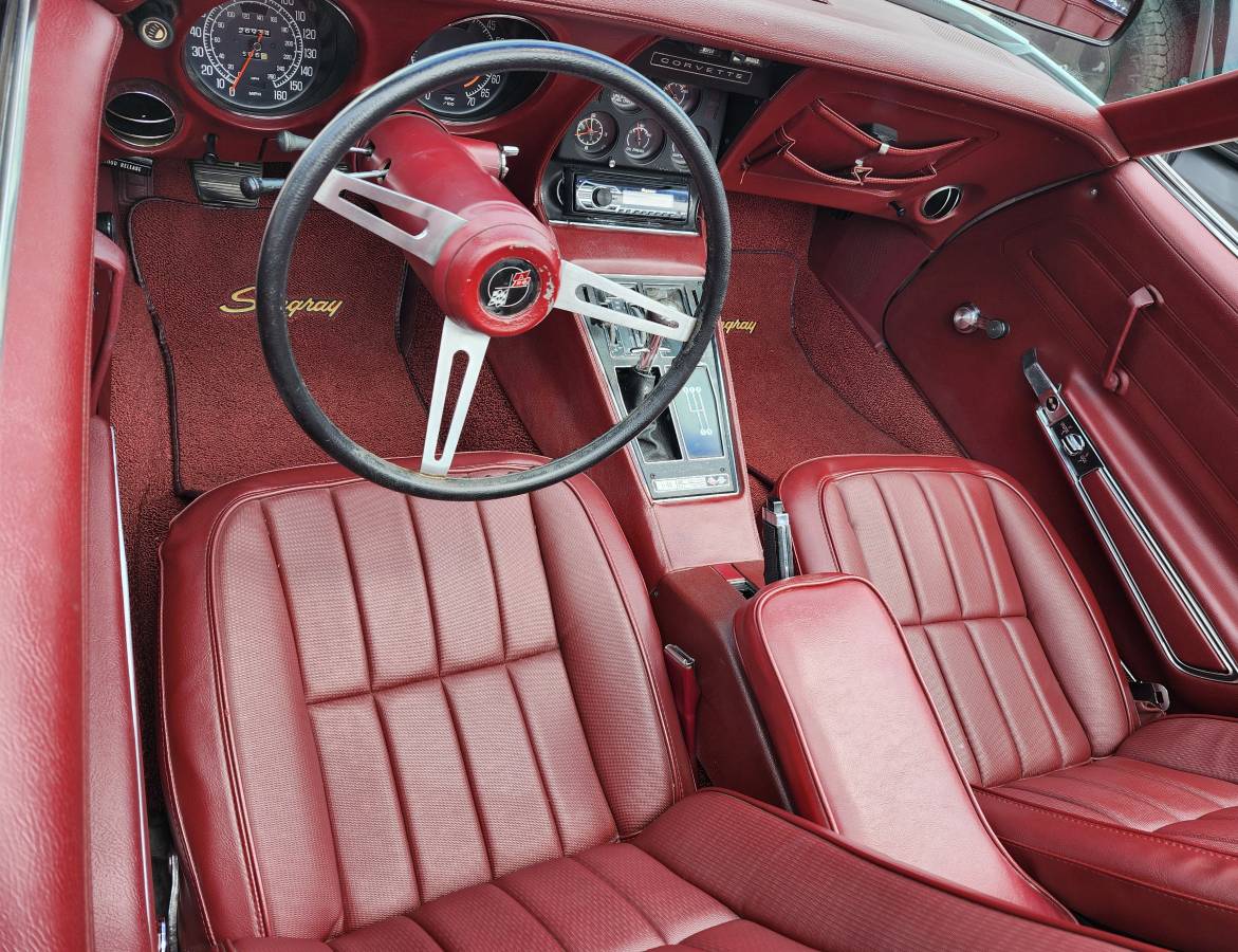 Chevrolet-Corvette-2dr-convertib-1975-white-6