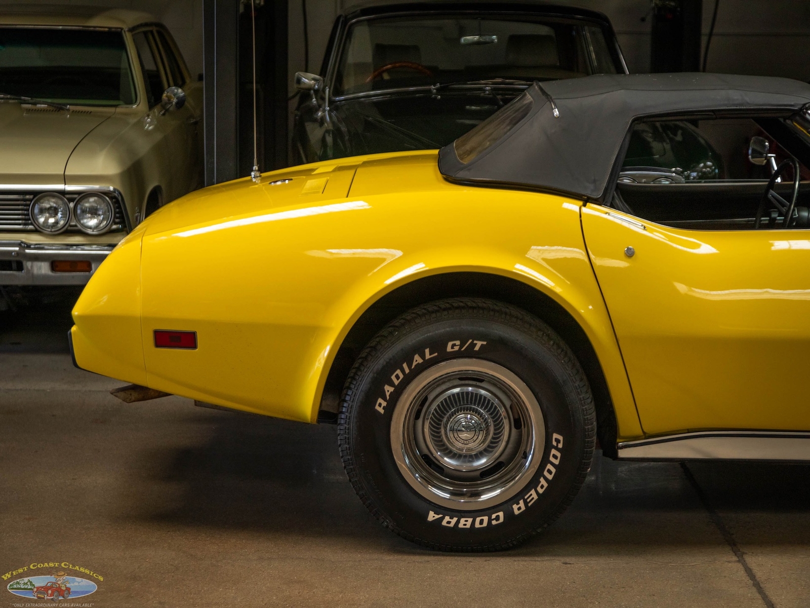 Chevrolet-Corvette-L48-1975-2-Door-Convertible-1