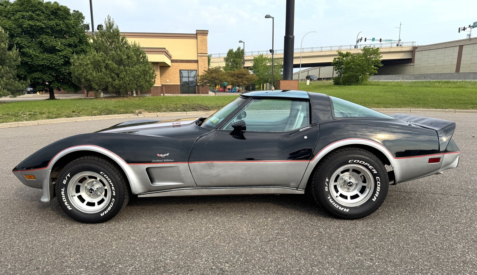Chevrolet-Corvette-Pace-Car-1978-Coupe-7