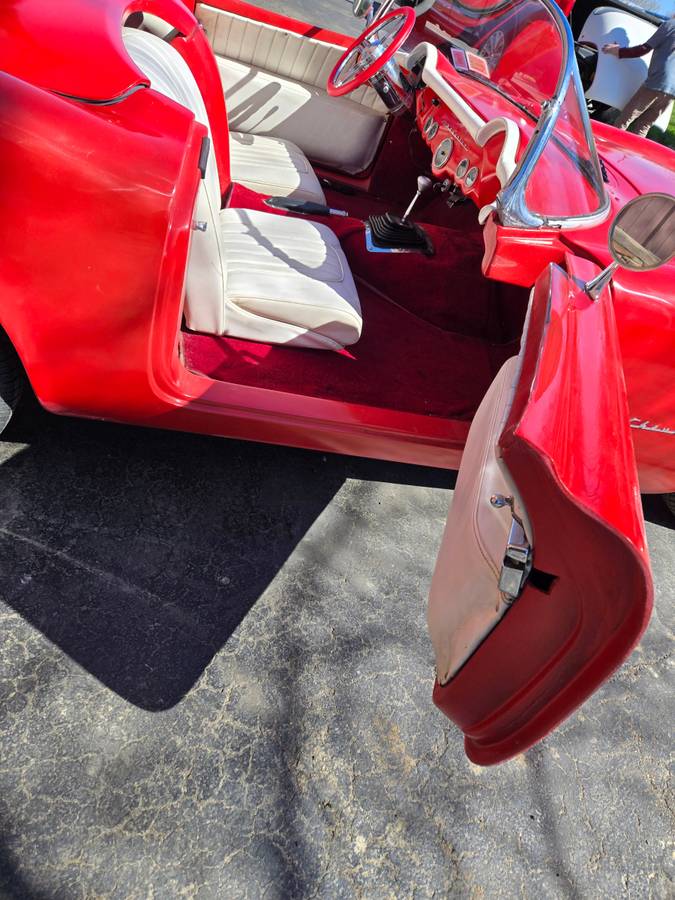 Chevrolet-Corvette-convertible-1953-red-19