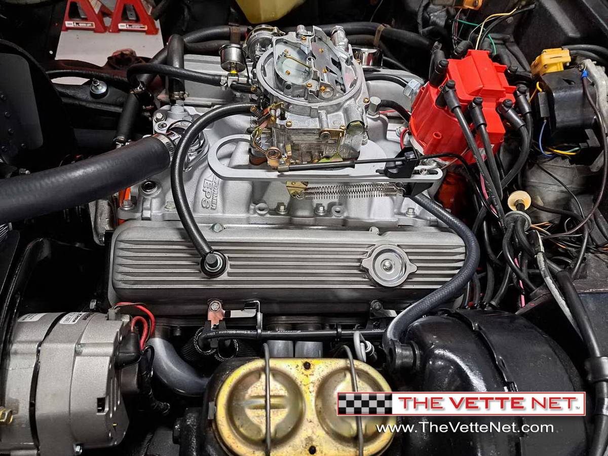 Chevrolet-Corvette-coupe-1974-16