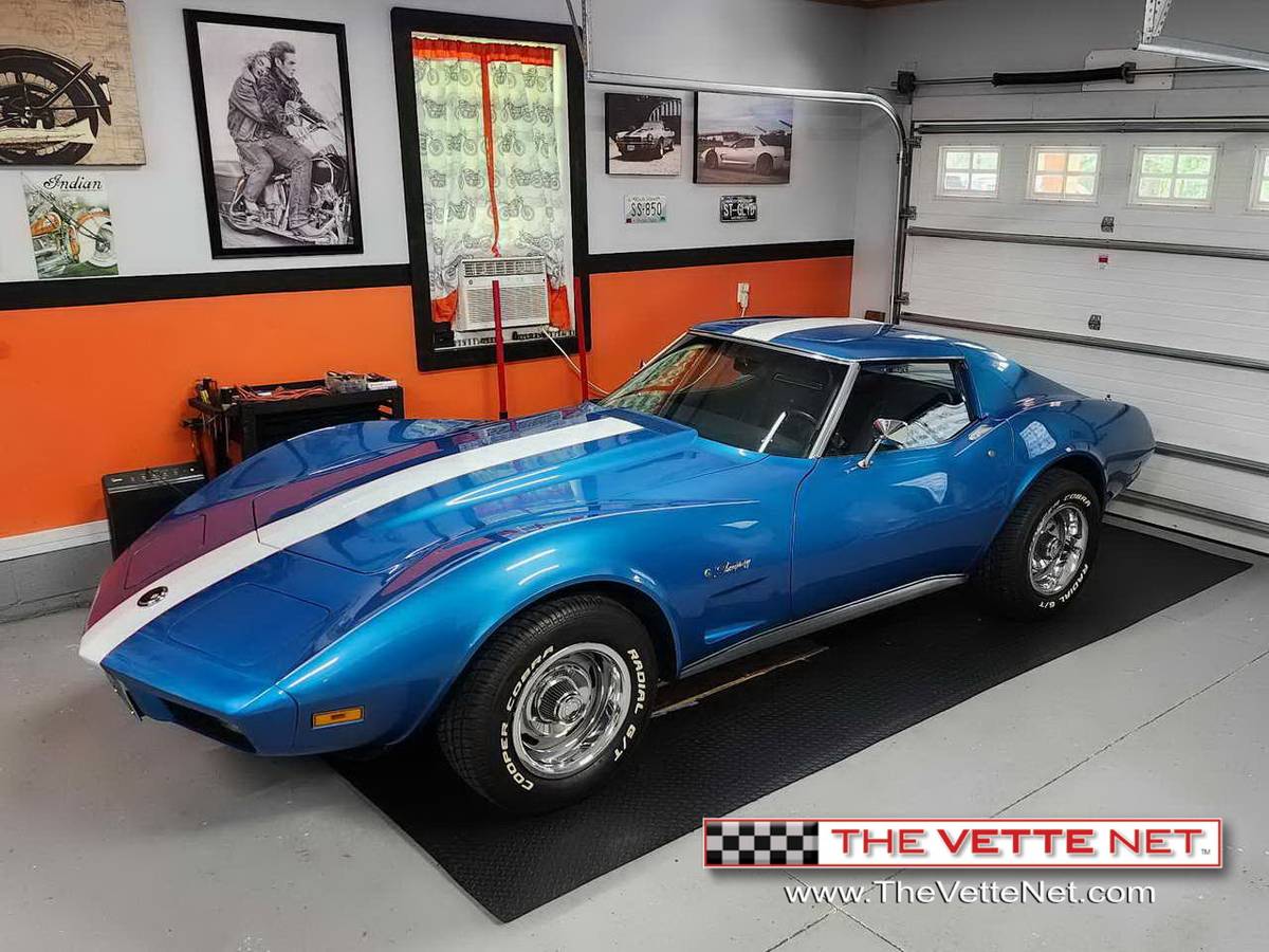 Chevrolet-Corvette-coupe-1974-23