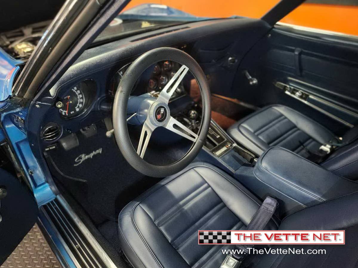 Chevrolet-Corvette-coupe-1974-3