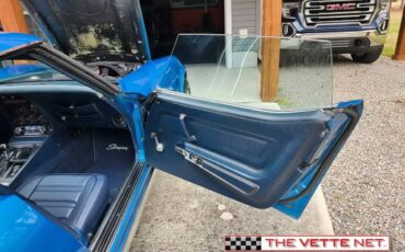 Chevrolet-Corvette-coupe-1974-9