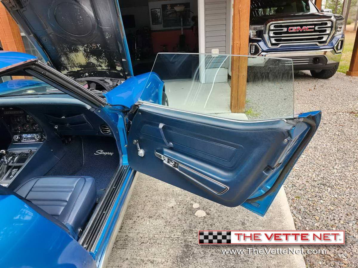 Chevrolet-Corvette-coupe-1974-9