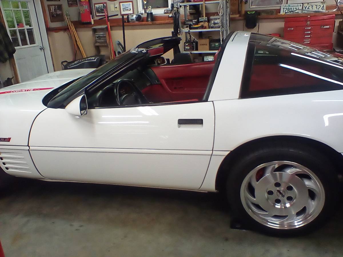 Chevrolet-Corvette-coupe-1992-white-1