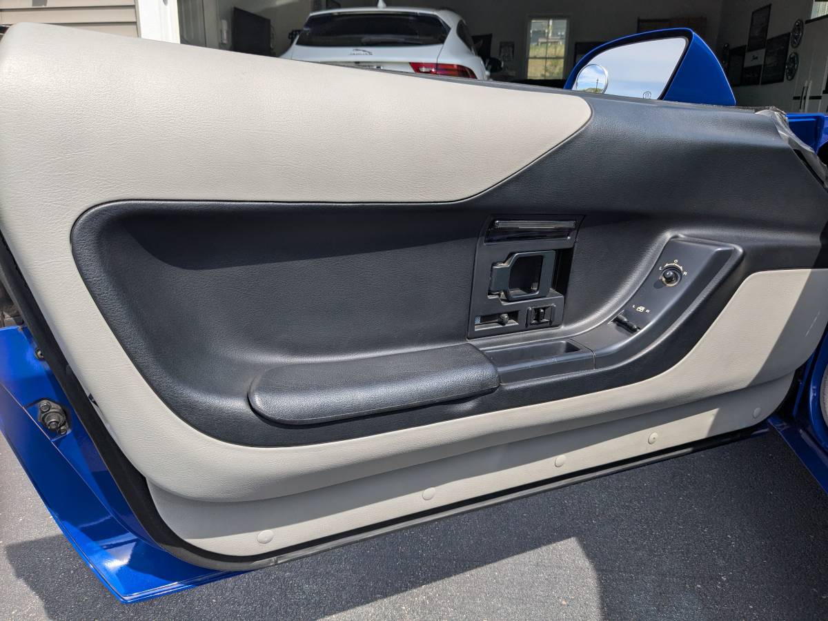 Chevrolet-Corvette-coupe-1994-blue-2