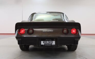 Chevrolet-Corvette-l82-1979-brown-14