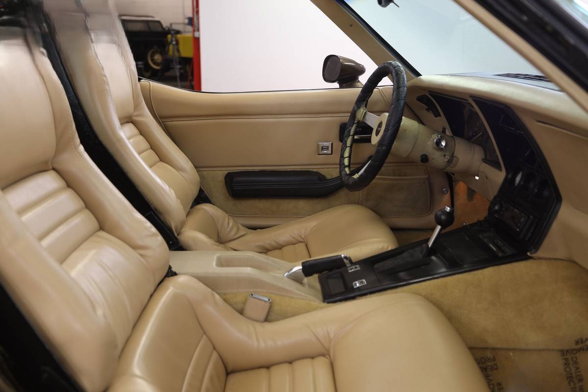 Chevrolet-Corvette-l82-1979-brown-16