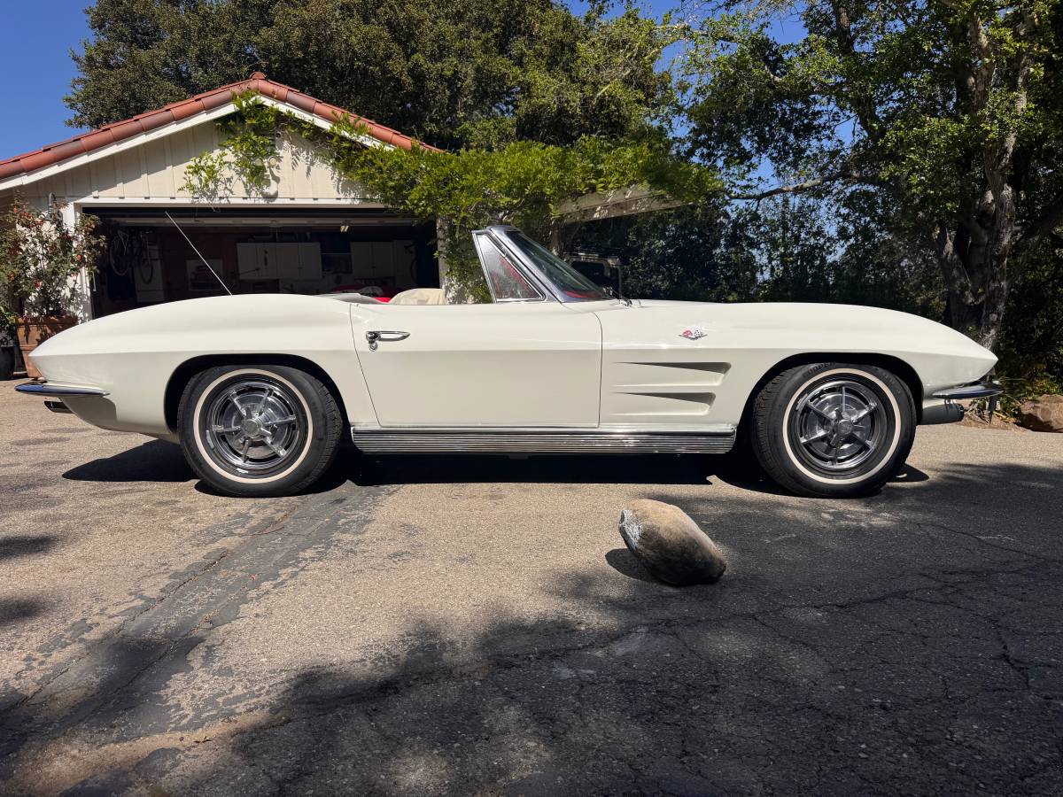 Chevrolet-Corvette-stingray-1963-white-1
