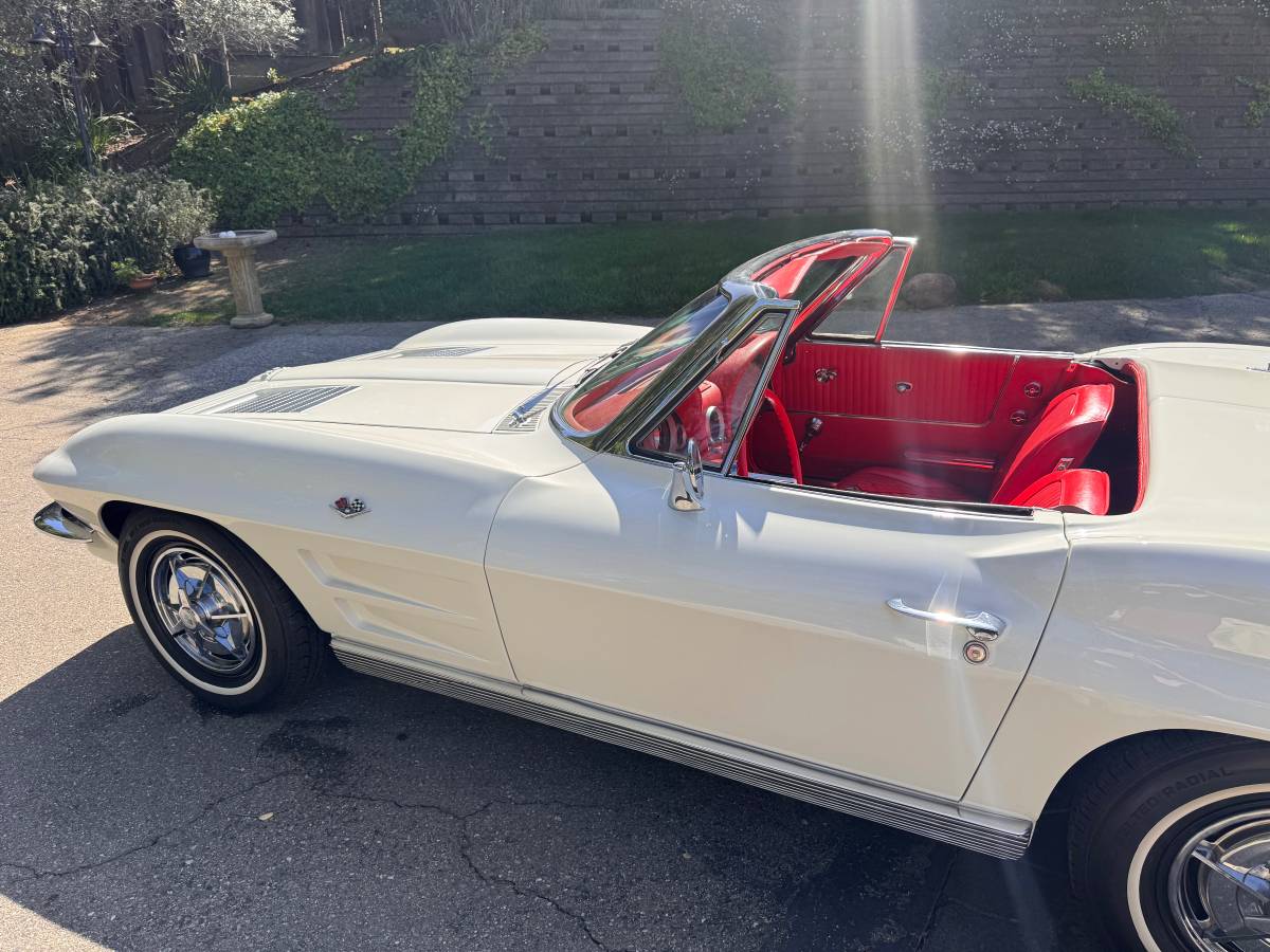 Chevrolet-Corvette-stingray-1963-white-10