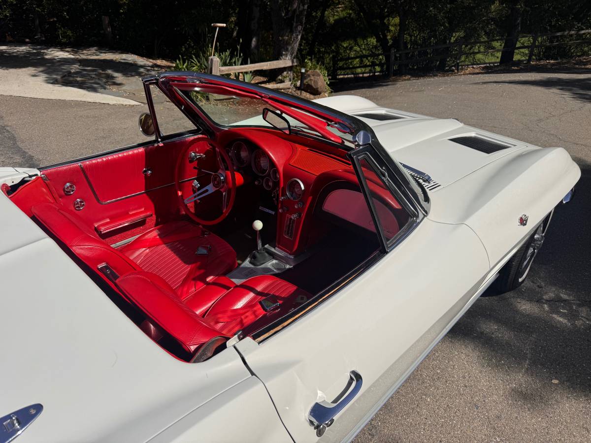 Chevrolet-Corvette-stingray-1963-white-12