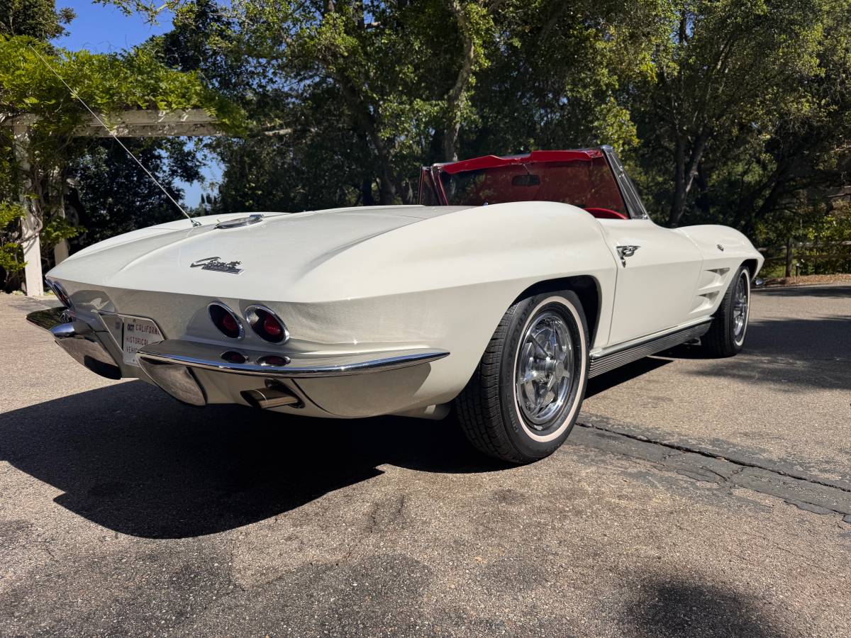 Chevrolet-Corvette-stingray-1963-white-2