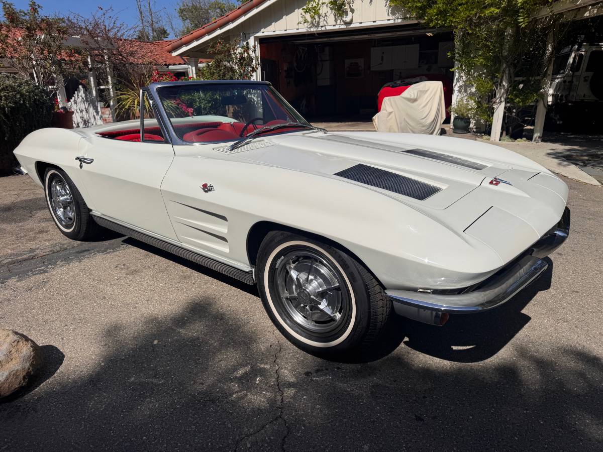 Chevrolet-Corvette-stingray-1963-white-3
