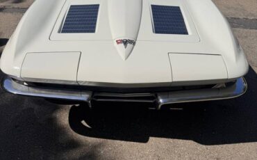 Chevrolet-Corvette-stingray-1963-white
