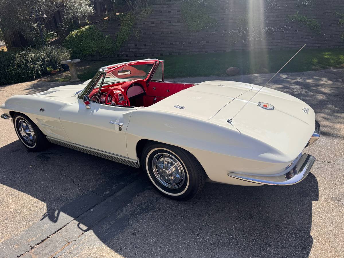 Chevrolet-Corvette-stingray-1963-white-9