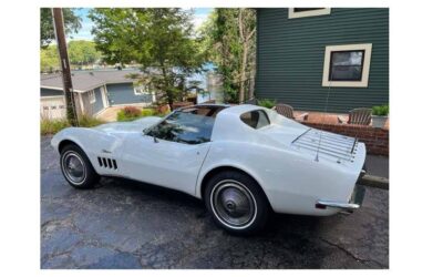 Chevrolet Corvette stingray  1969 white