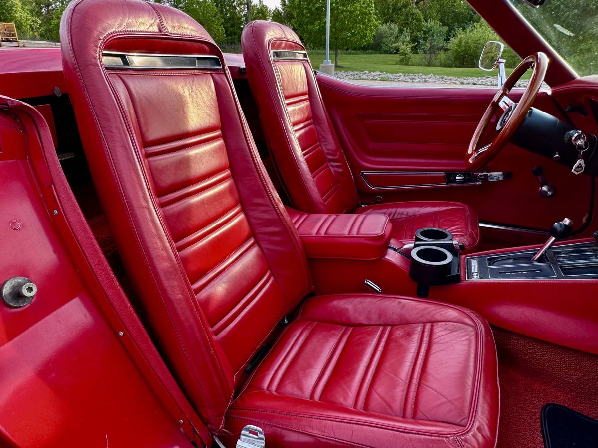 Chevrolet-Corvette-stingray-1972-15