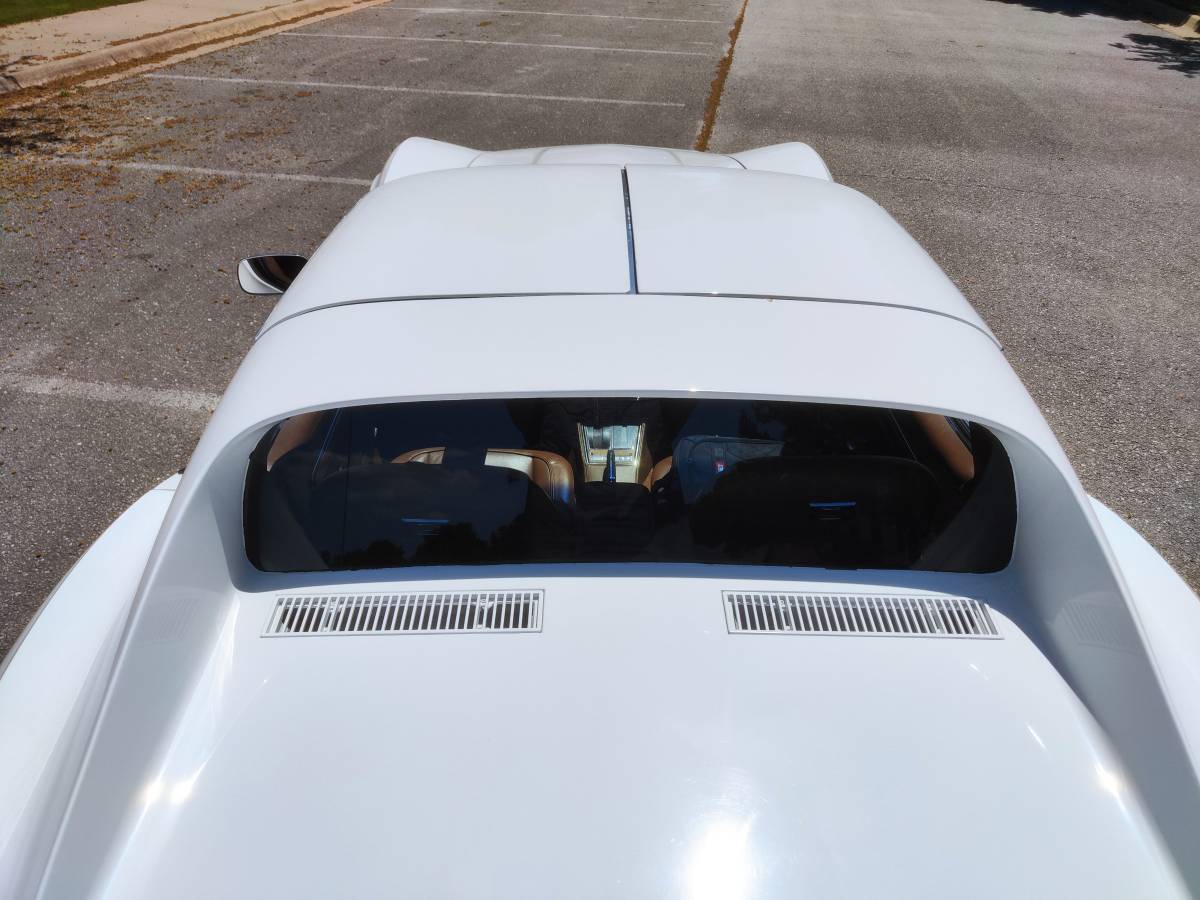 Chevrolet-Corvette-stingray-1973-white