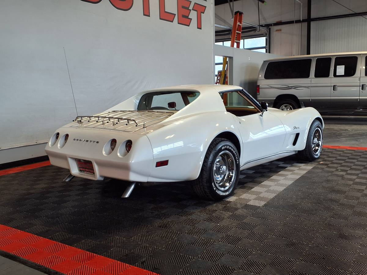 Chevrolet-Corvette-stingray-1974-white-11