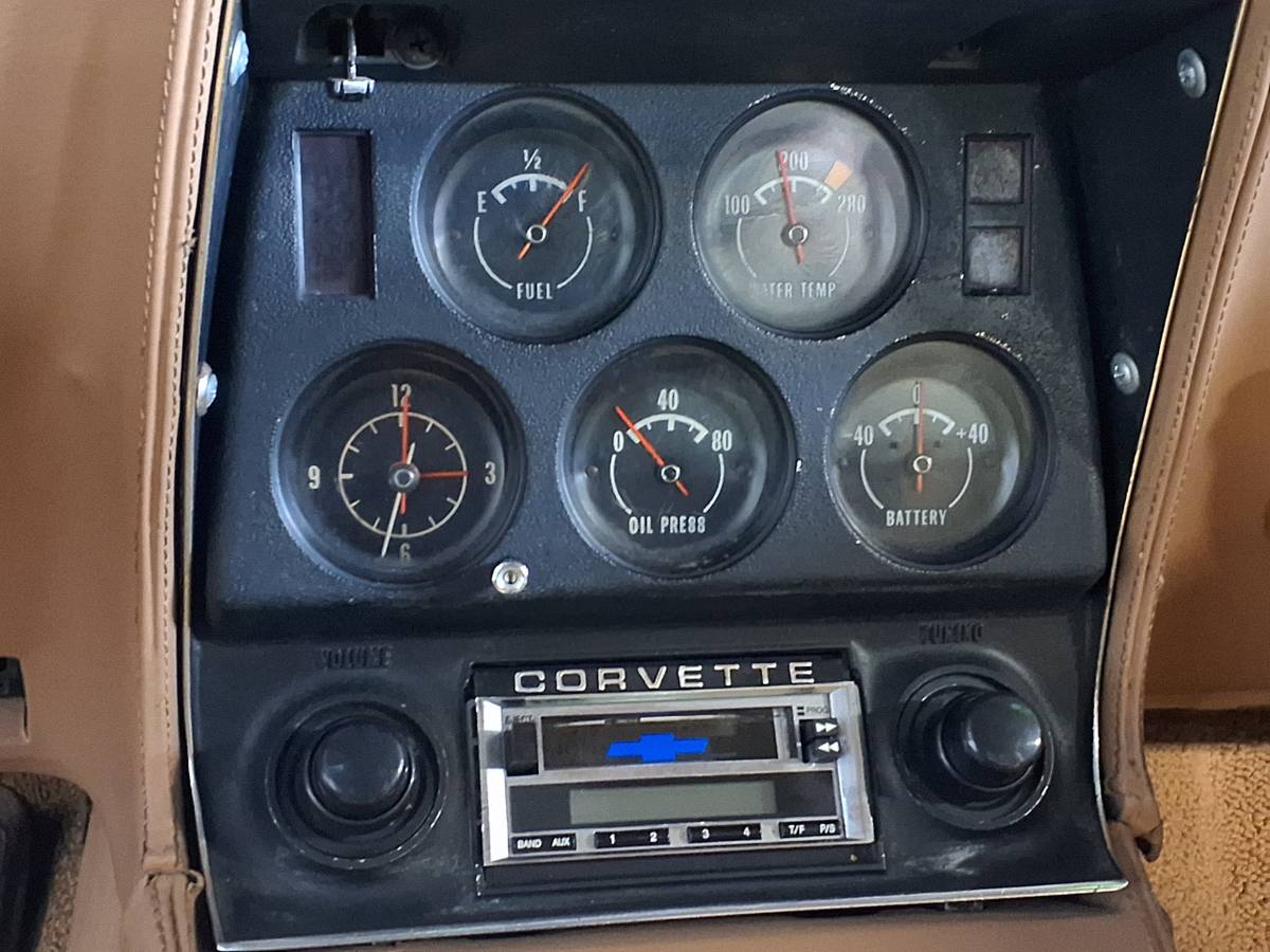 Chevrolet-Corvette-stingray-1974-white-13