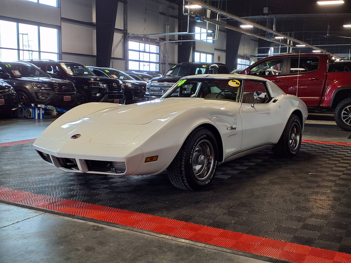 Chevrolet-Corvette-stingray-1974-white-2