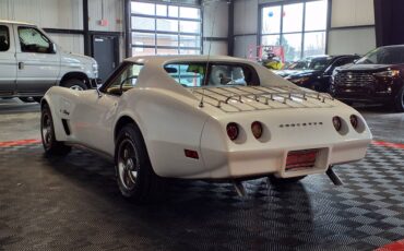 Chevrolet-Corvette-stingray-1974-white-3