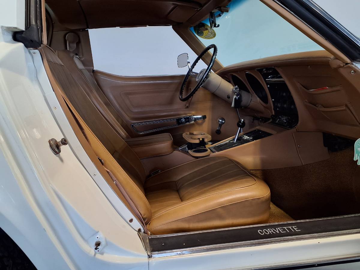 Chevrolet-Corvette-stingray-1974-white-6