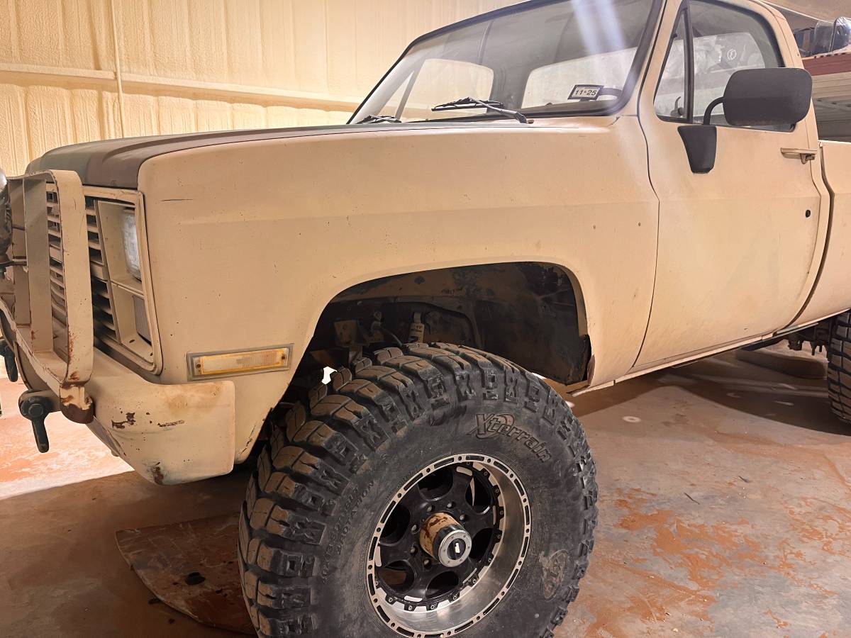 Chevrolet-D30-cucv-military-diesel-1985-custom-1