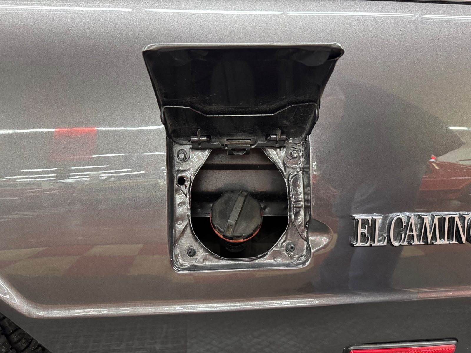 Chevrolet-El-Camino-1984-Pickup-28