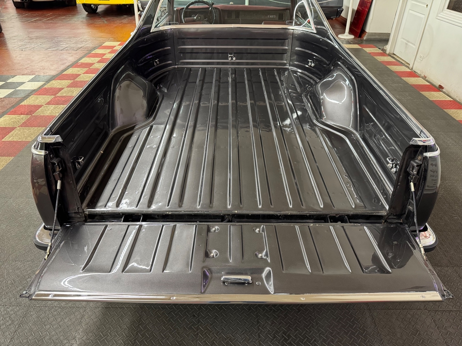 Chevrolet-El-Camino-1984-Pickup-33