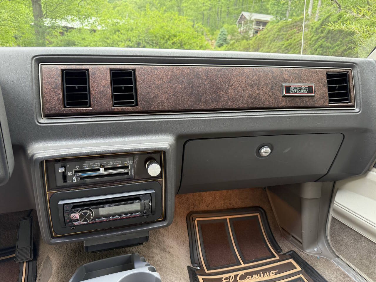Chevrolet-El-Camino-1984-Pickup-Truck-12