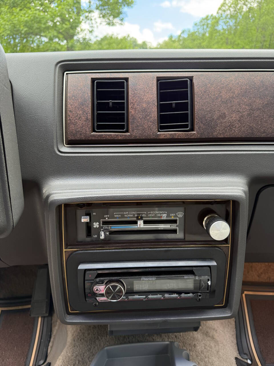 Chevrolet-El-Camino-1984-Pickup-Truck-16