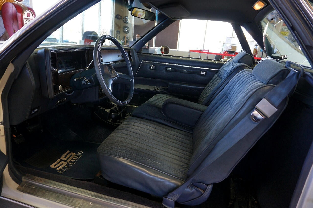 Chevrolet-El-Camino-1984-Truck-22