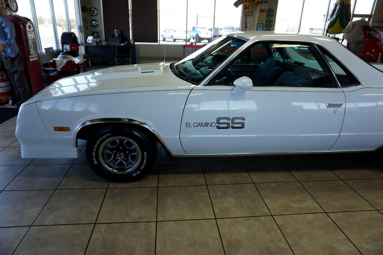 Chevrolet-El-Camino-1984-Truck-35