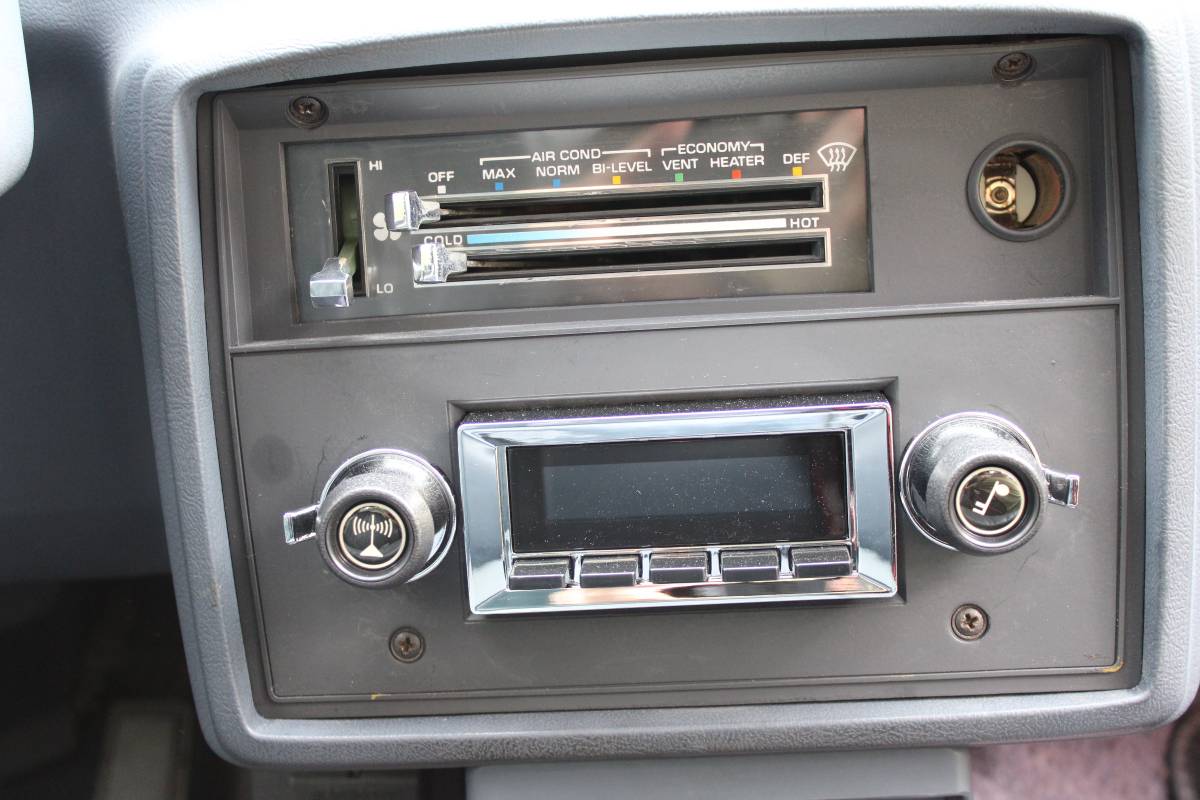 Chevrolet-El-camino-1984-blue-11