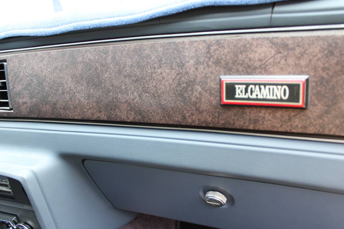 Chevrolet-El-camino-1984-blue-12