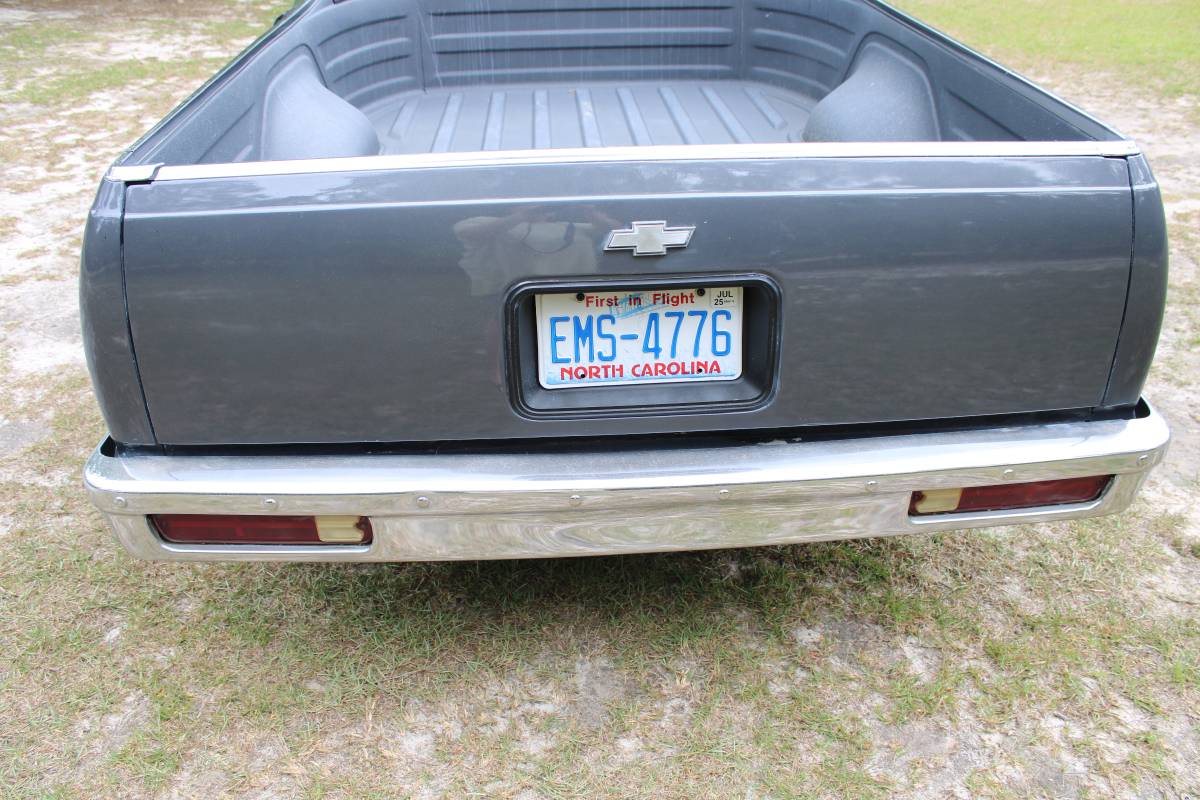 Chevrolet-El-camino-1984-blue-16