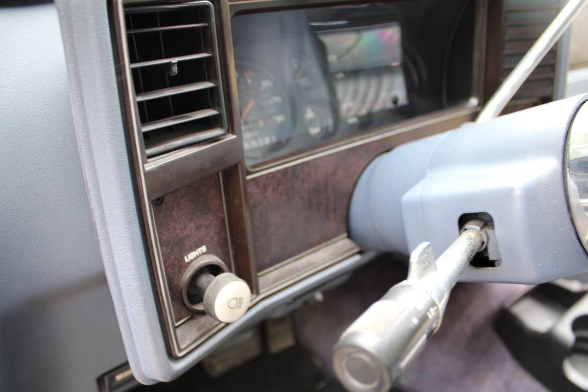 Chevrolet-El-camino-1984-blue-22